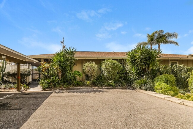 Building Photo - 6906 El Centro Ct