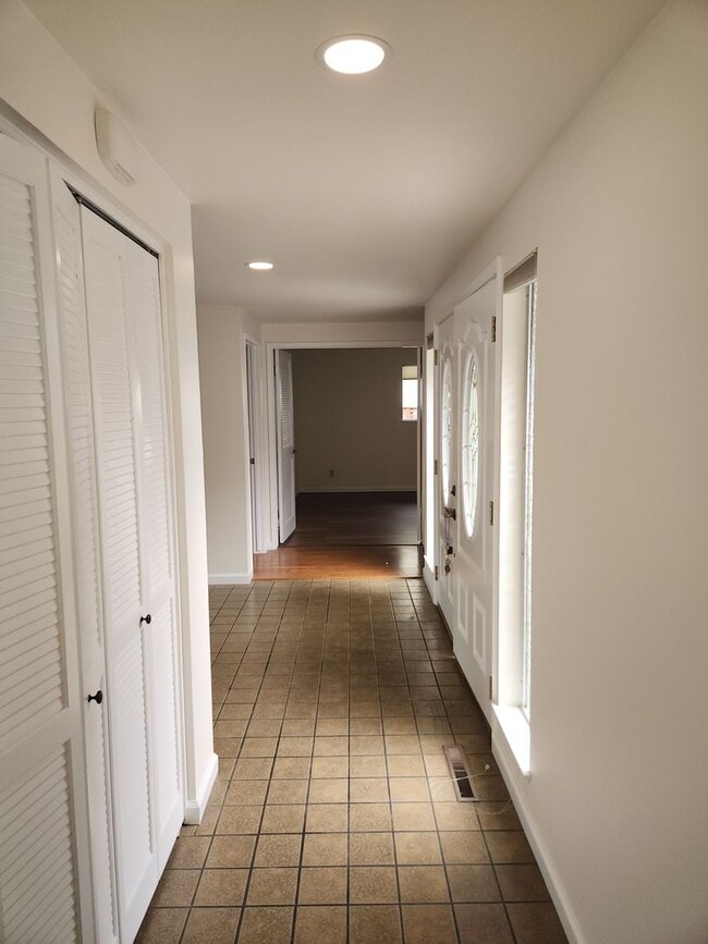 Building Photo - Lovely Home in Oakmont 55+ community