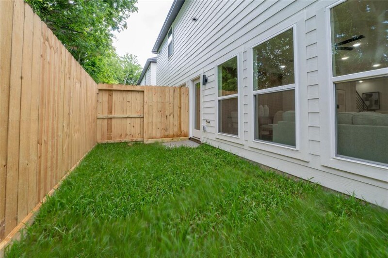 Building Photo - 8122 Corinth St