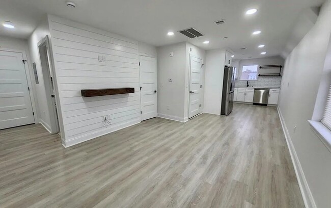 Building Photo - 6 Harding Ave