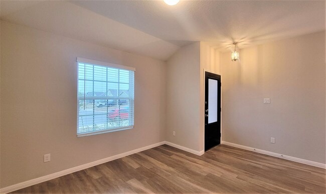 Building Photo - 3/2 in VOSS FARMS