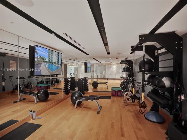 Building Photo - 900 Biscayne