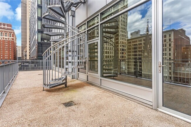 Building Photo - 301 Fifth Ave