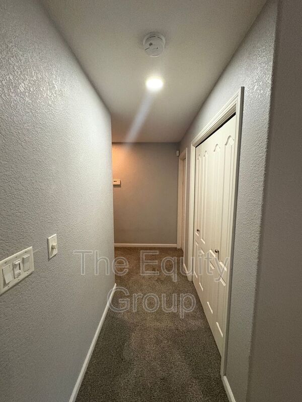 Building Photo - 2424 E Beech Ave