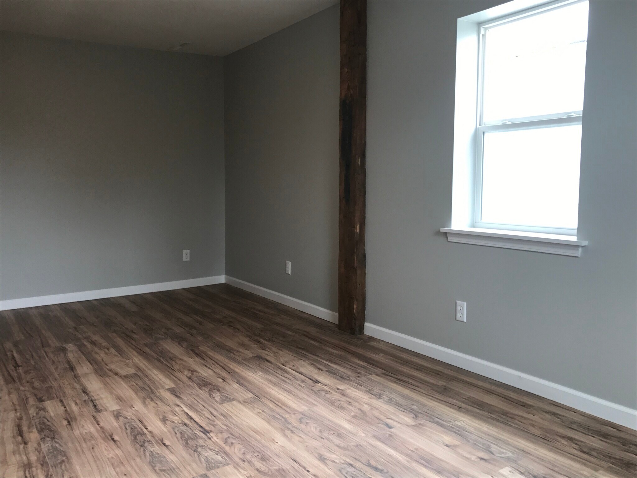 Building Photo - 116 E Main St