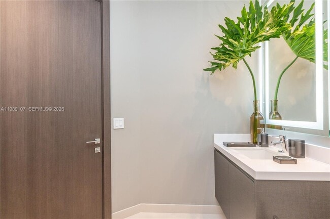 Building Photo - 851 NE 1st Ave