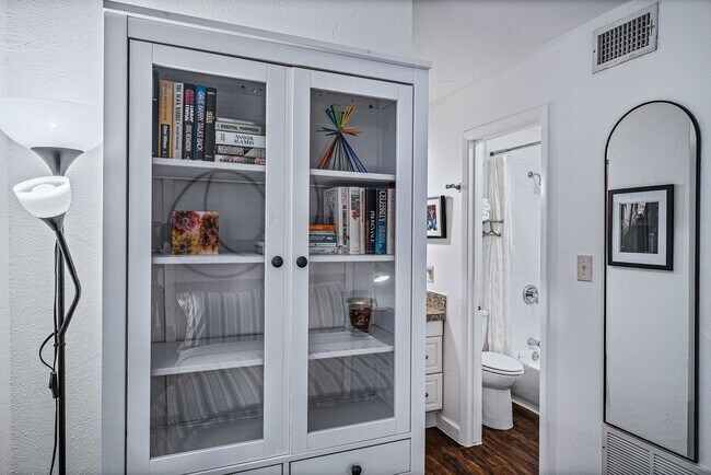 Building Photo - 3018 S 1st St