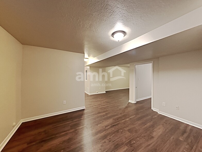 Building Photo - 845 Grove Creek Dr