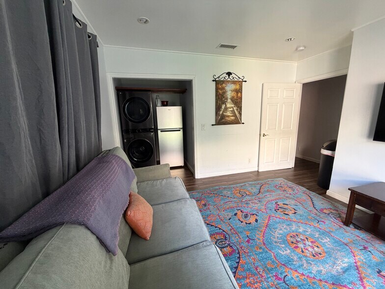 Building Photo - 10725 Westminster Ave