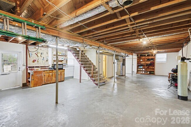 Building Photo - 113 Suncrest Rd