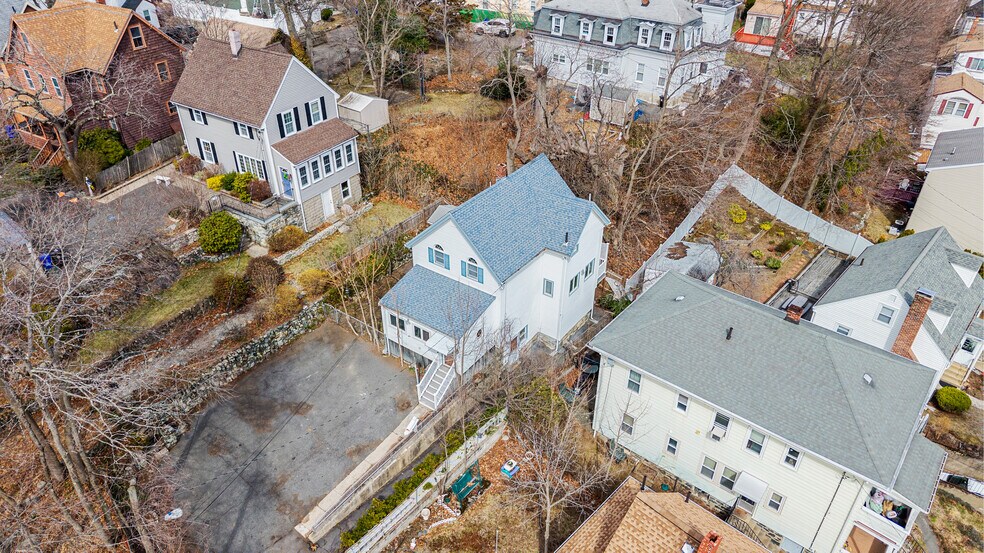 Building Photo - 1 Oak Grove Ct