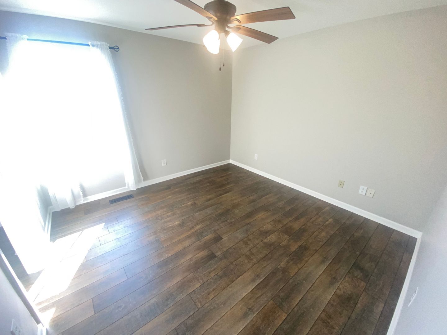 Building Photo - 542 Rogers Ln