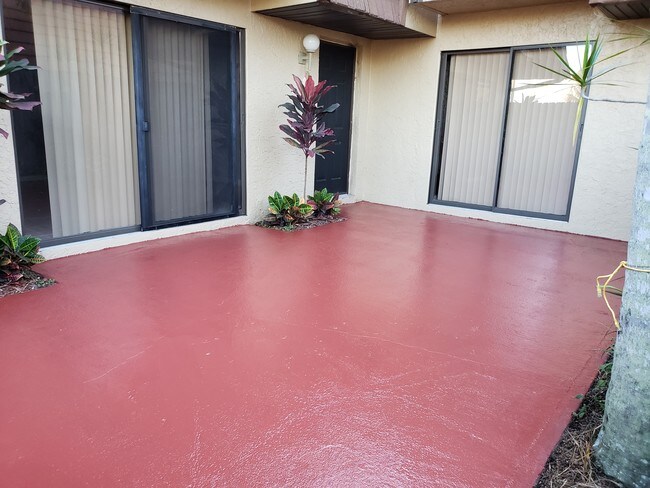 Building Photo - 1440 N Lawnwood Cir