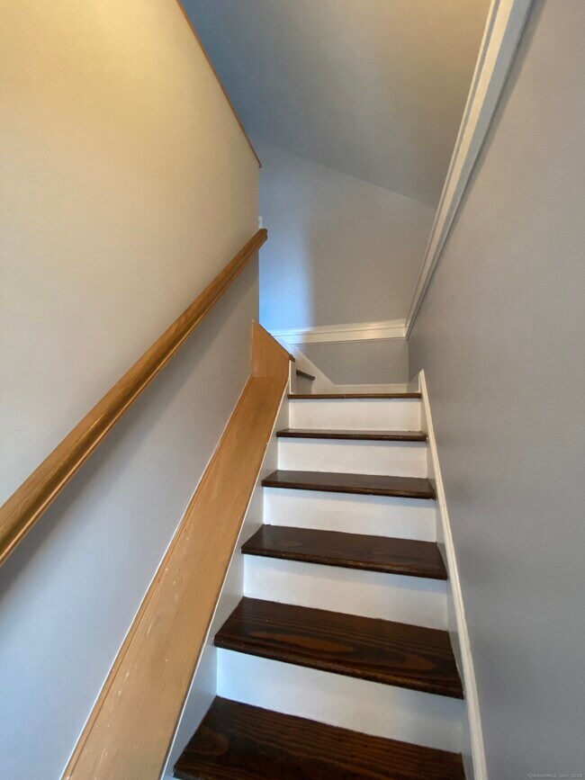 Building Photo - 446 Huntington Rd