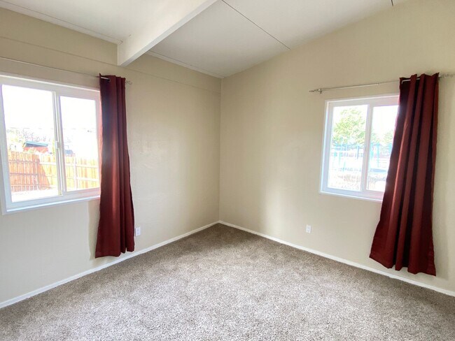 Building Photo - Home in Stead