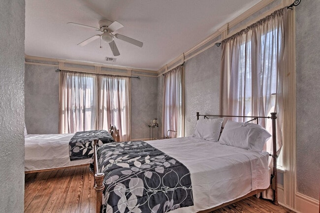 Building Photo - 2901 Broadway Avenue J