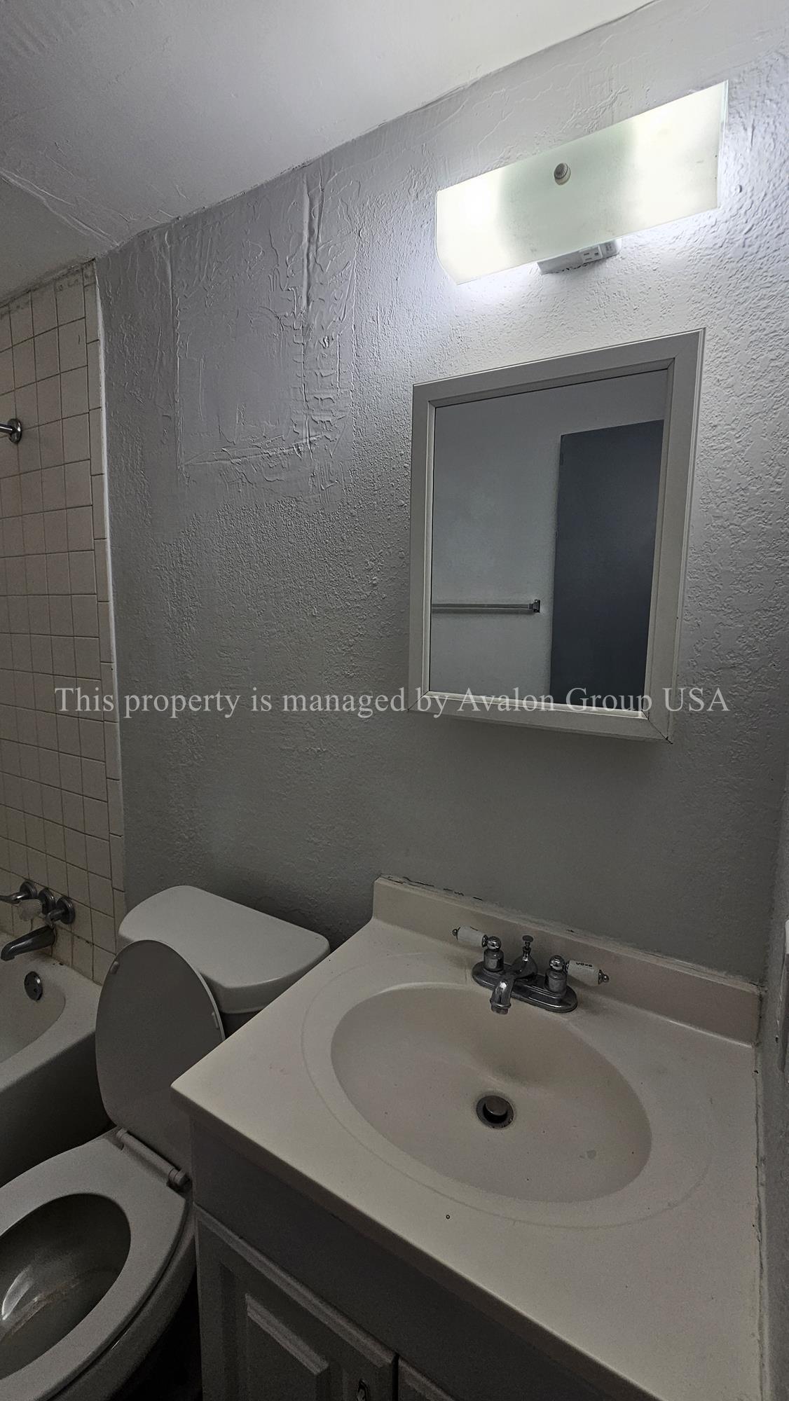 Building Photo - 1459 W 20th St
