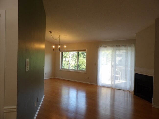 Building Photo - 6095 Courtly Alcove
