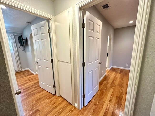 Building Photo - REQUEST A SHOWING AT MossglenProperties .c...