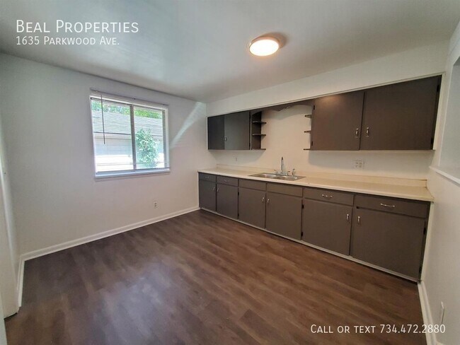 Building Photo - 1635 Parkwood Ave