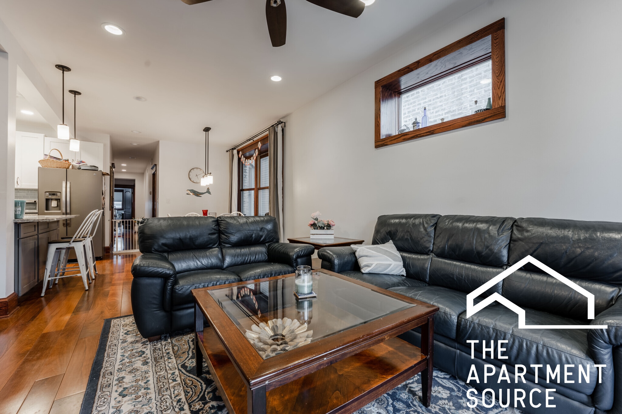 Building Photo - 1019 W Oakdale Ave