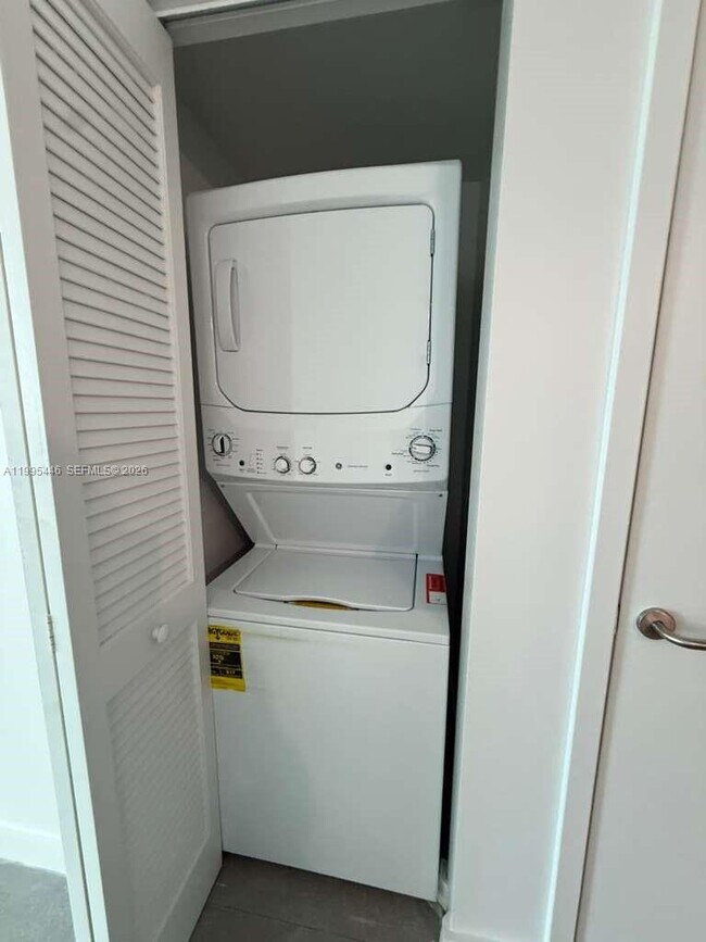 Building Photo - 1100 S Miami Ave