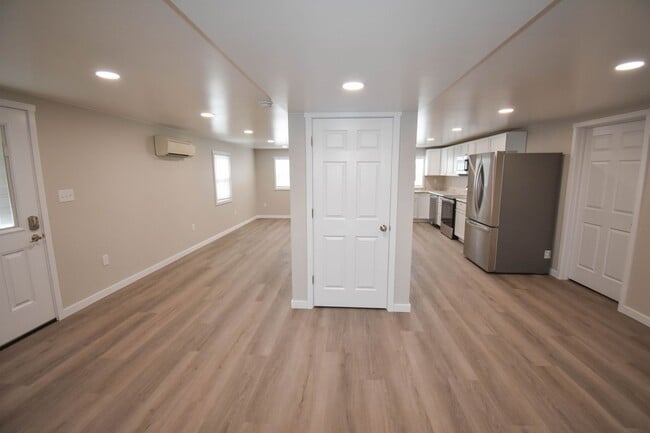 Building Photo - RTSA25-27