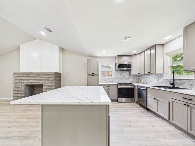 Building Photo - 135 Highland Terrace Dr