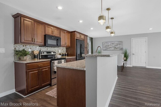 Building Photo - 2905 W Hickory Grove Rd