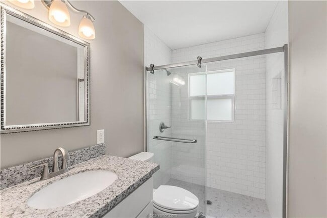 Building Photo - Available June 2026! Adorable 3 Bedroom Ho...