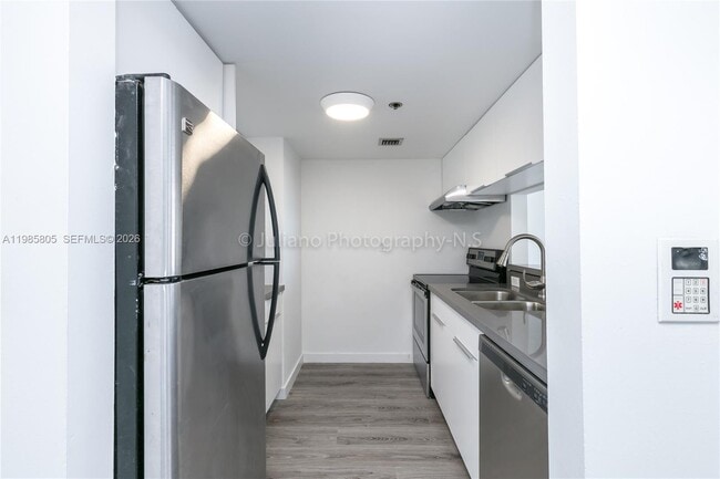 Building Photo - 7601 E Treasure Dr