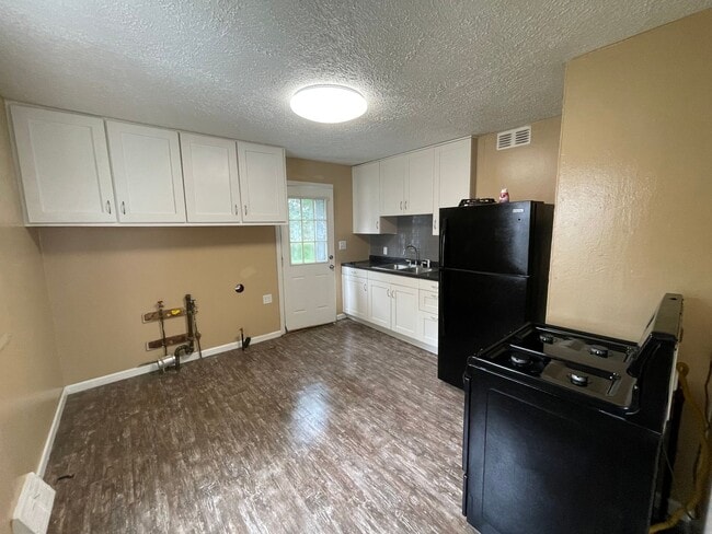 Building Photo - Cozy Peaceful 2 Bedroom Milan Home with Garage