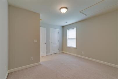 Building Photo - Beautiful 3 bedrooms 2.5 bathrooms in Spri...