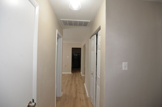 Building Photo - 278 Appian Ave