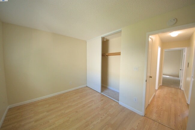 Building Photo - 1060 Oak Grove Rd