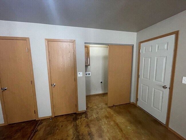 Building Photo - 109 Pear Ct