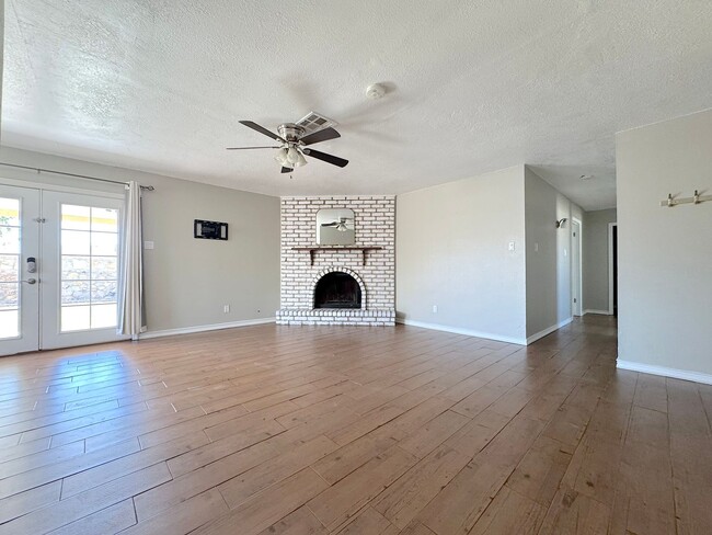 Building Photo - West El Paso 3 bed refrig A/C Home