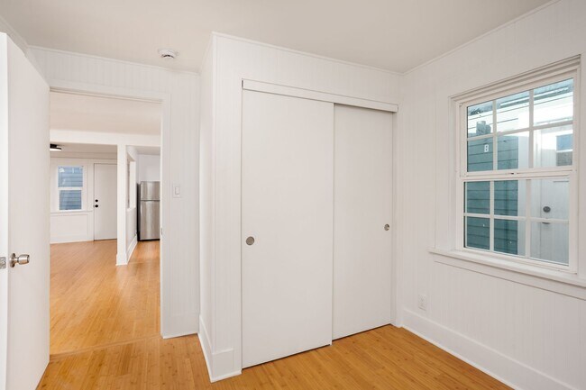 Building Photo - 126 1/2 Franklin Ct