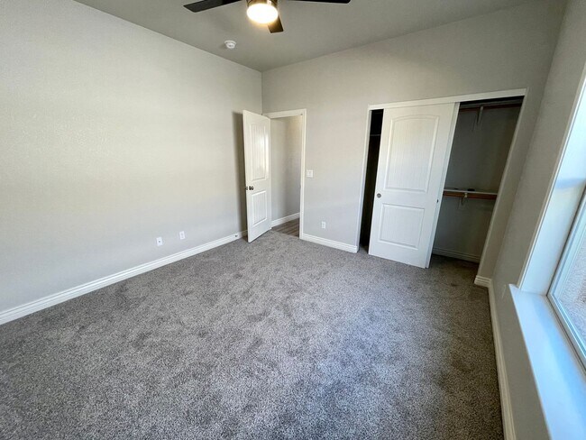 Building Photo - Beautiful 3 Bedroom 2 Bathroom Home! *HOME IS CURRENTLY OCCUPIED, PLEASE DO NOT DISTURB THE TENANT*