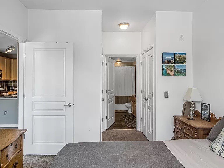 Building Photo - 3000 Vanderbilt Pl