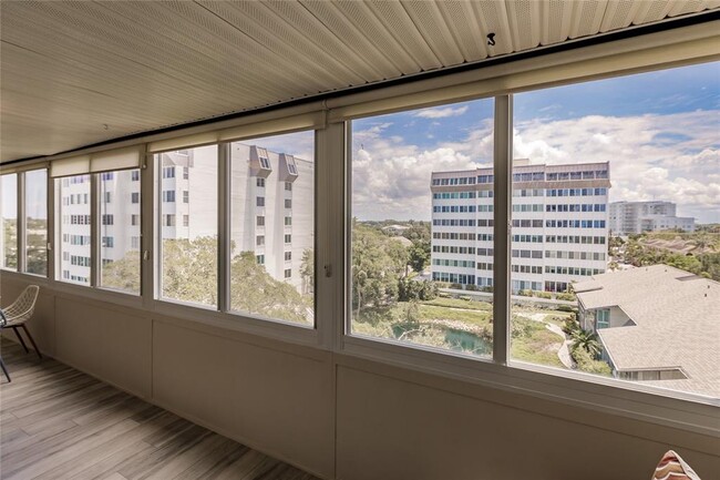 Building Photo - 1055 W Peppertree Dr