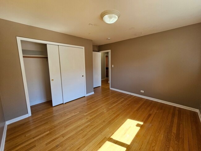 Building Photo - 9924 N Crawford Ave