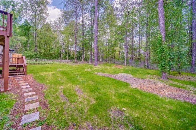 Building Photo - 2218 Woodfern Dr