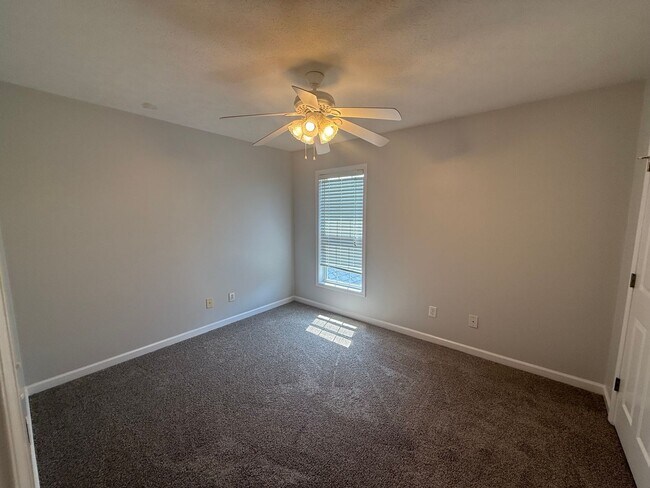 Building Photo - Great Location - Great Neighborhood - Grea...
