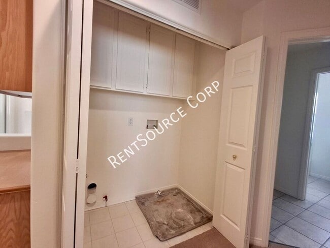 Building Photo - 24335 Alyssum Pl