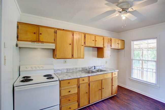 Building Photo - Affordable 2-Bedroom, 1-Bath Home for Leas...