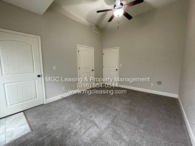 Building Photo - 3 Bedroom Luxury Townhome for rent in Lee's Summit