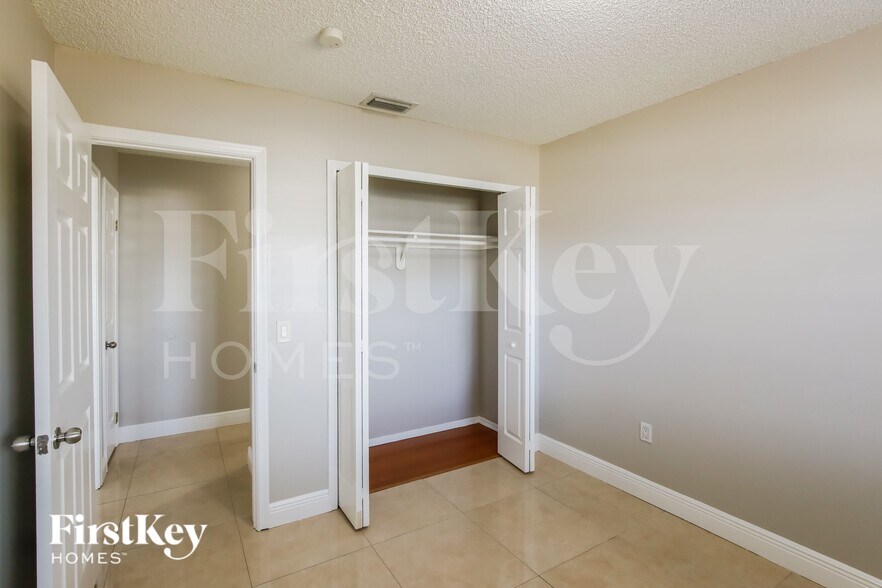 Building Photo - 8410 NW 27th Pl