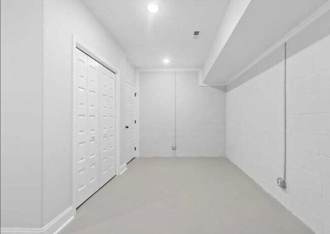 Building Photo - 64 W High St