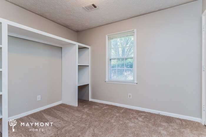 Building Photo - 361 Morris Dr SE